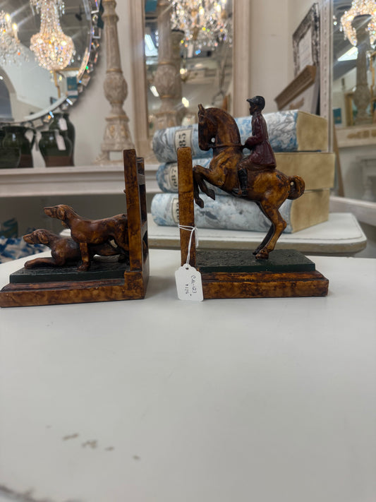 Bookend Hunting Scene