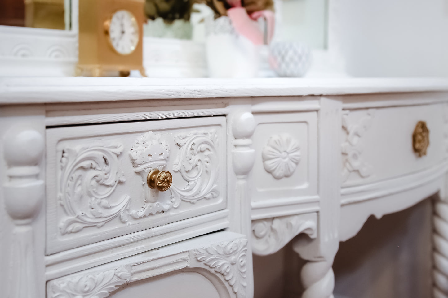 White Vintage Makeup Vanity Dressing Table with mirror