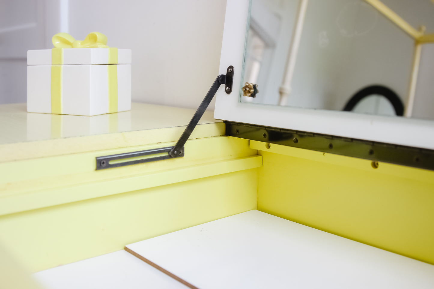 Yellow Vintage Dressing Table with mirror.